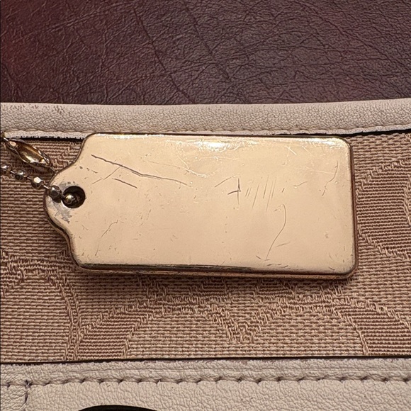 COACH Signature Jacquard Taylor Crossbody White/Tan Gold Metal Hangtag Preowned - Picture 16 of 16